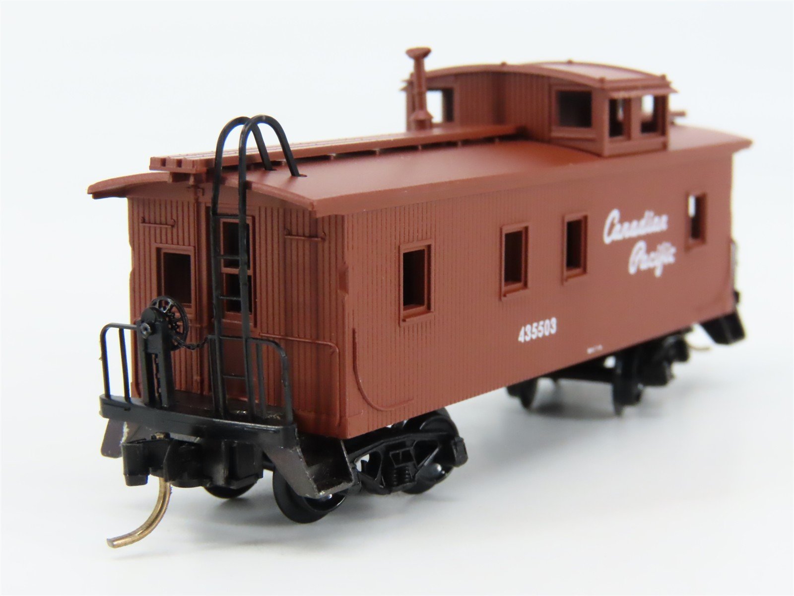 N Scale Micro-Trains 51010 CP Canadian Pacific 34' Wood-Sheathed Caboose RTR