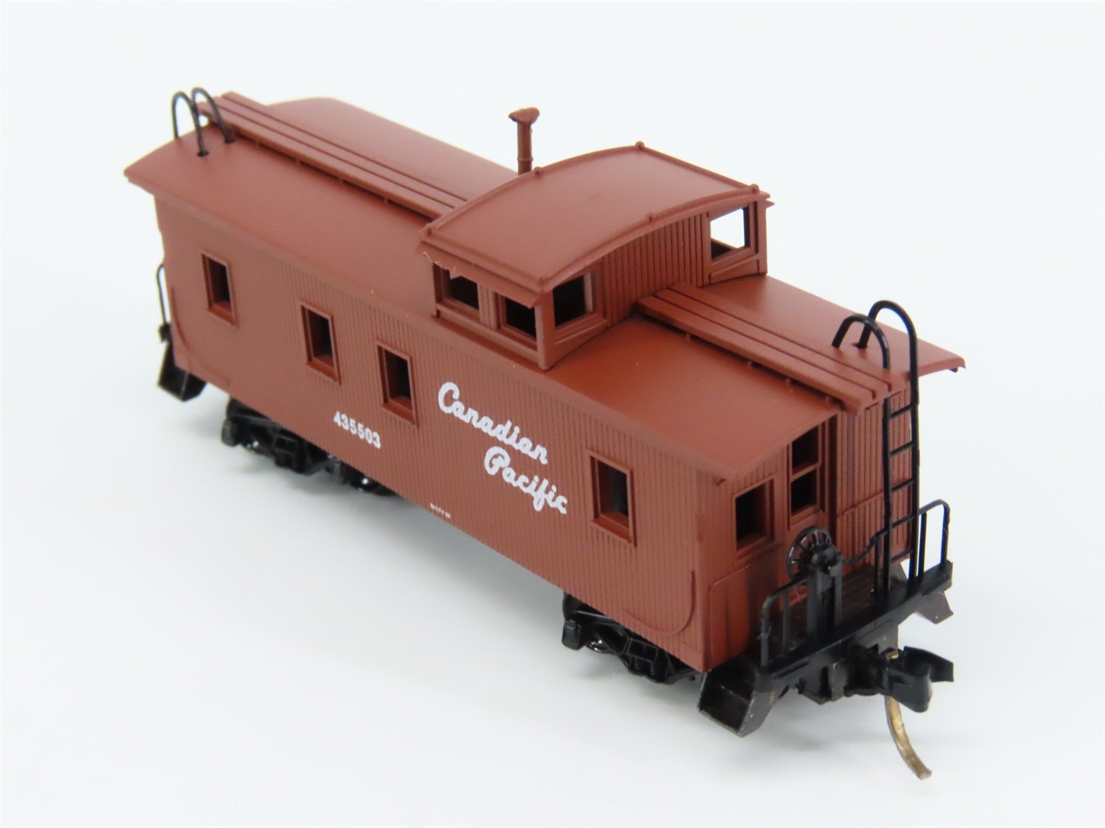 N Scale Micro-Trains 51010 CP Canadian Pacific 34' Wood-Sheathed Caboose RTR