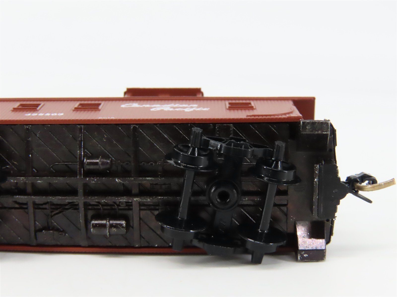 N Scale Micro-Trains 51010 CP Canadian Pacific 34' Wood-Sheathed Caboose RTR