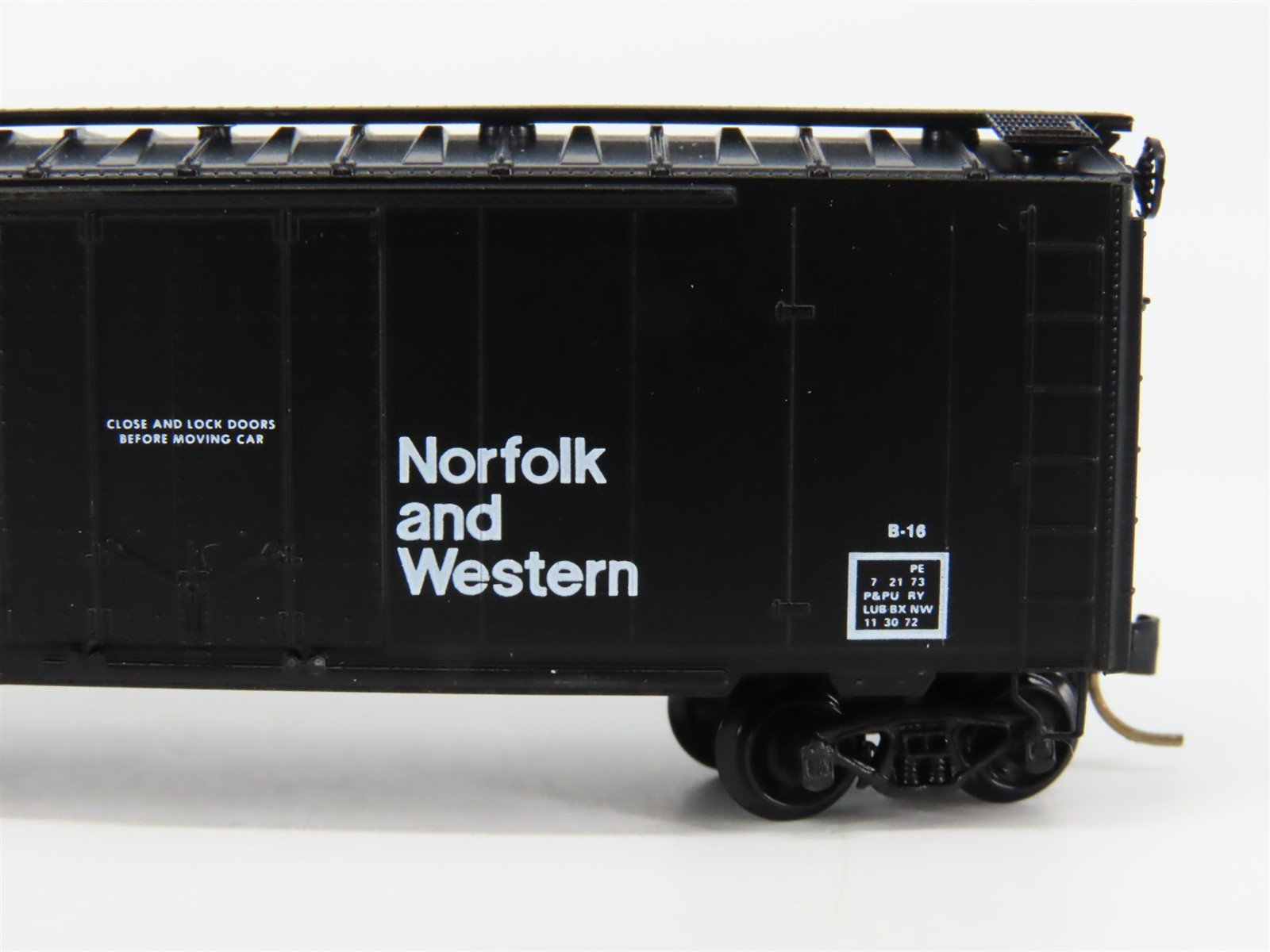 N Scale Micro-Trains 21150 NW Norfolk & Western 40' Plug Door Box Car 47500 RTR