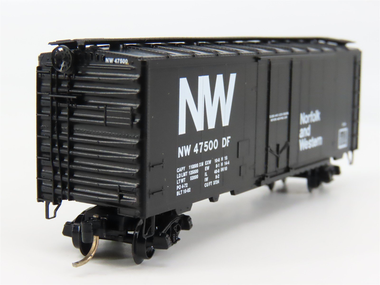 N Scale Micro-Trains 21150 NW Norfolk & Western 40' Plug Door Box Car 47500 RTR