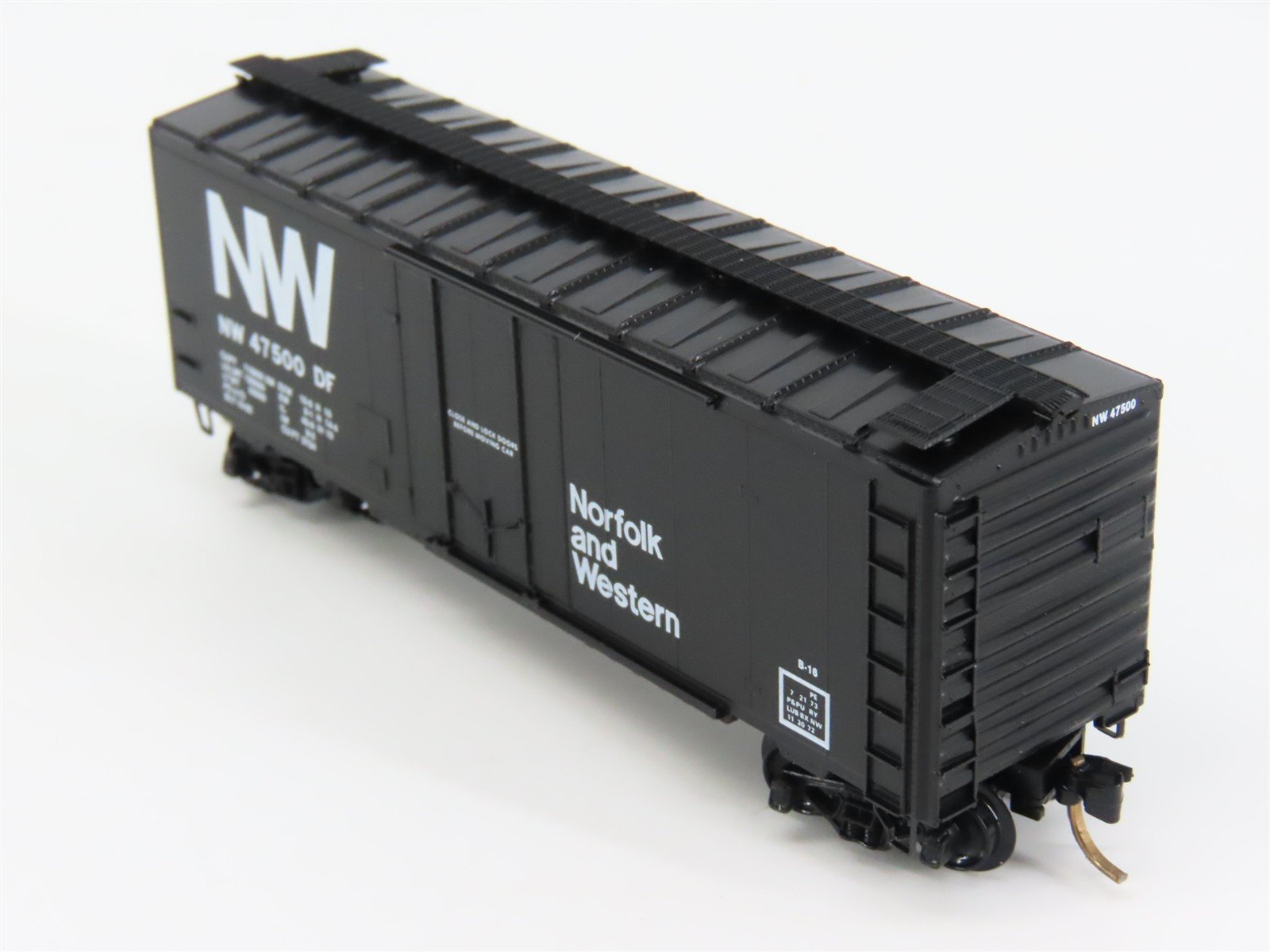 N Scale Micro-Trains 21150 NW Norfolk & Western 40' Plug Door Box Car 47500 RTR