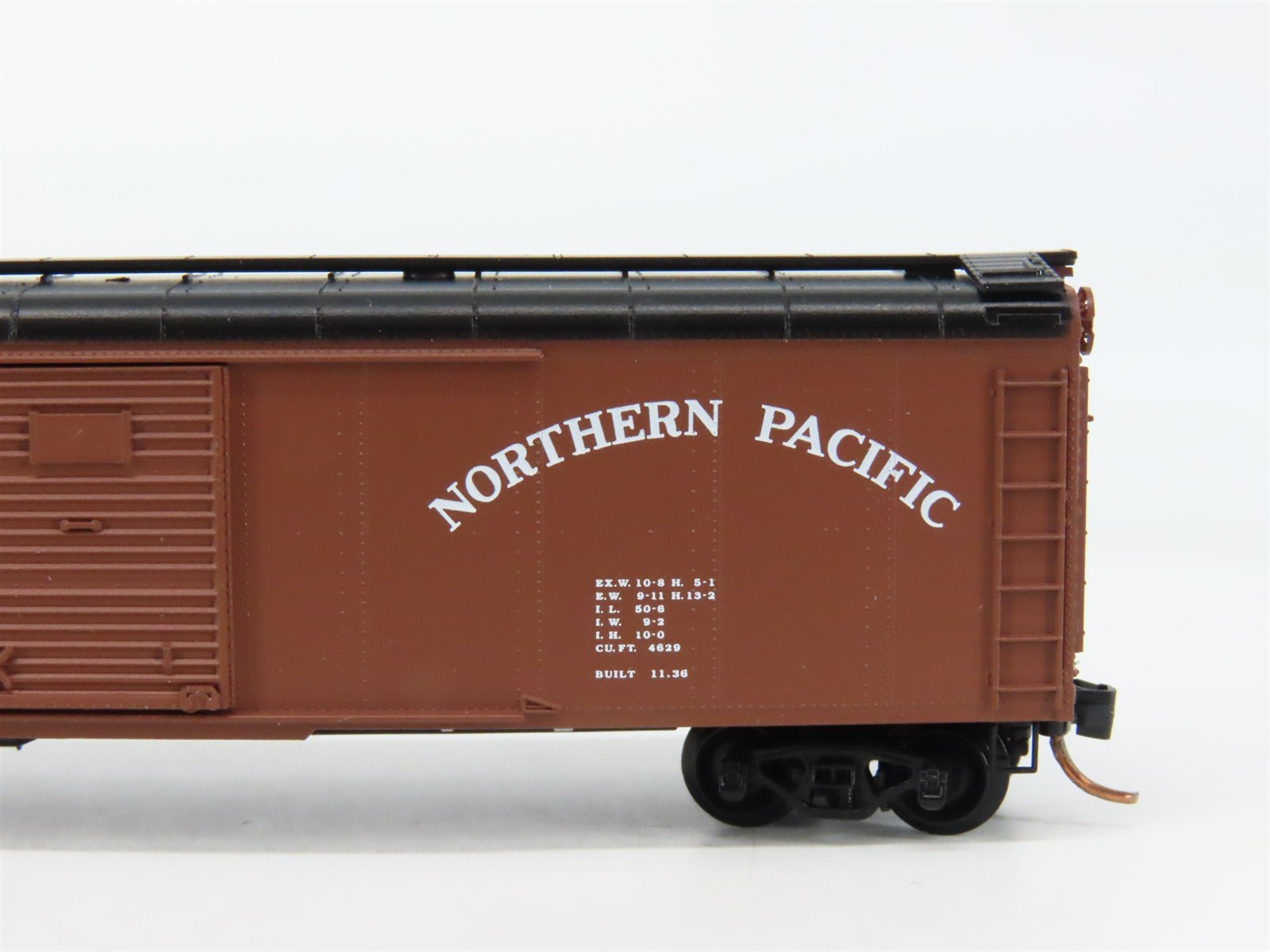 N Scale Micro-Trains 79020 NP Northern Pacific 50' Box Car 39610 RTR