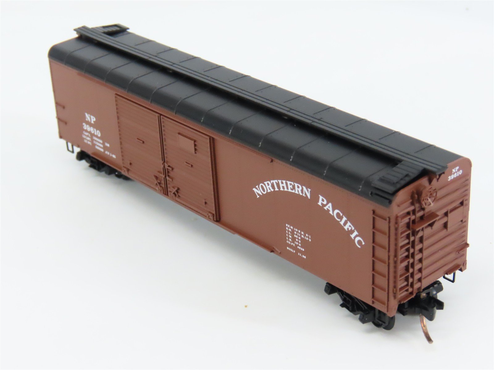 N Scale Micro-Trains 79020 NP Northern Pacific 50' Box Car 39610 RTR