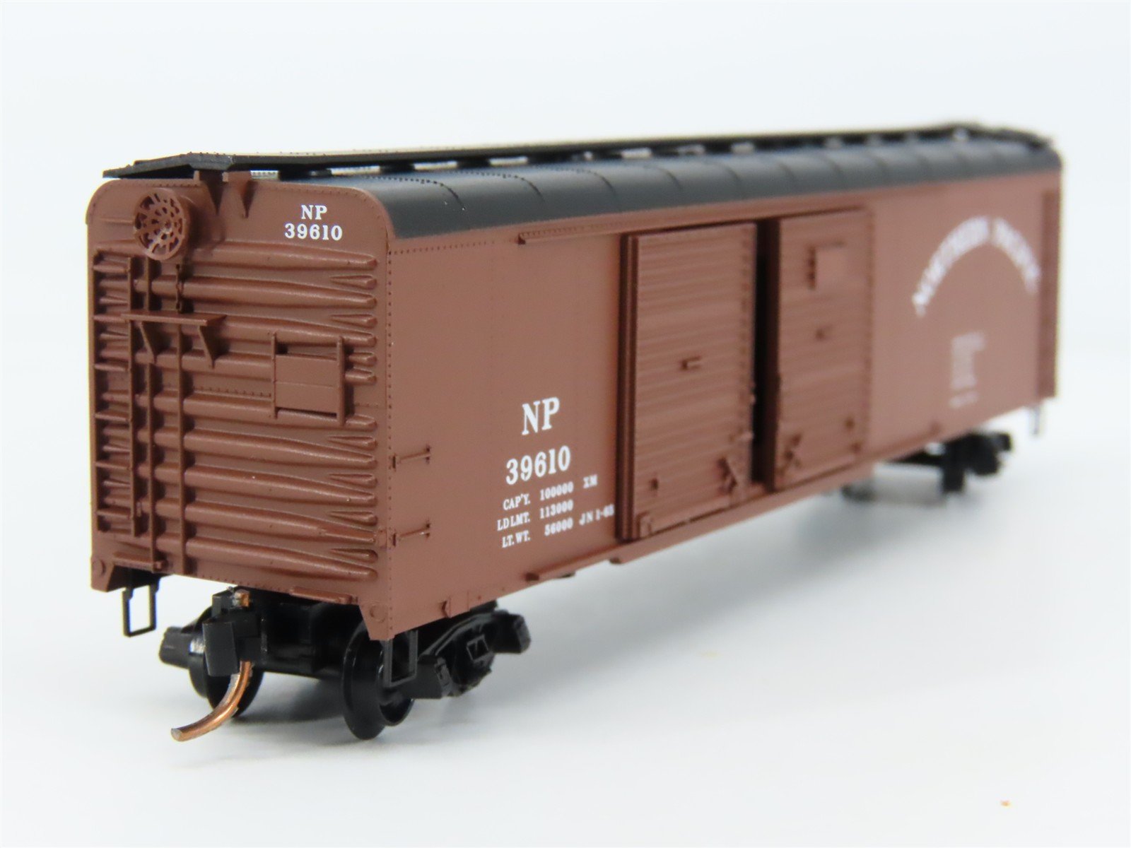 N Scale Micro-Trains 79020 NP Northern Pacific 50' Box Car 39610 RTR
