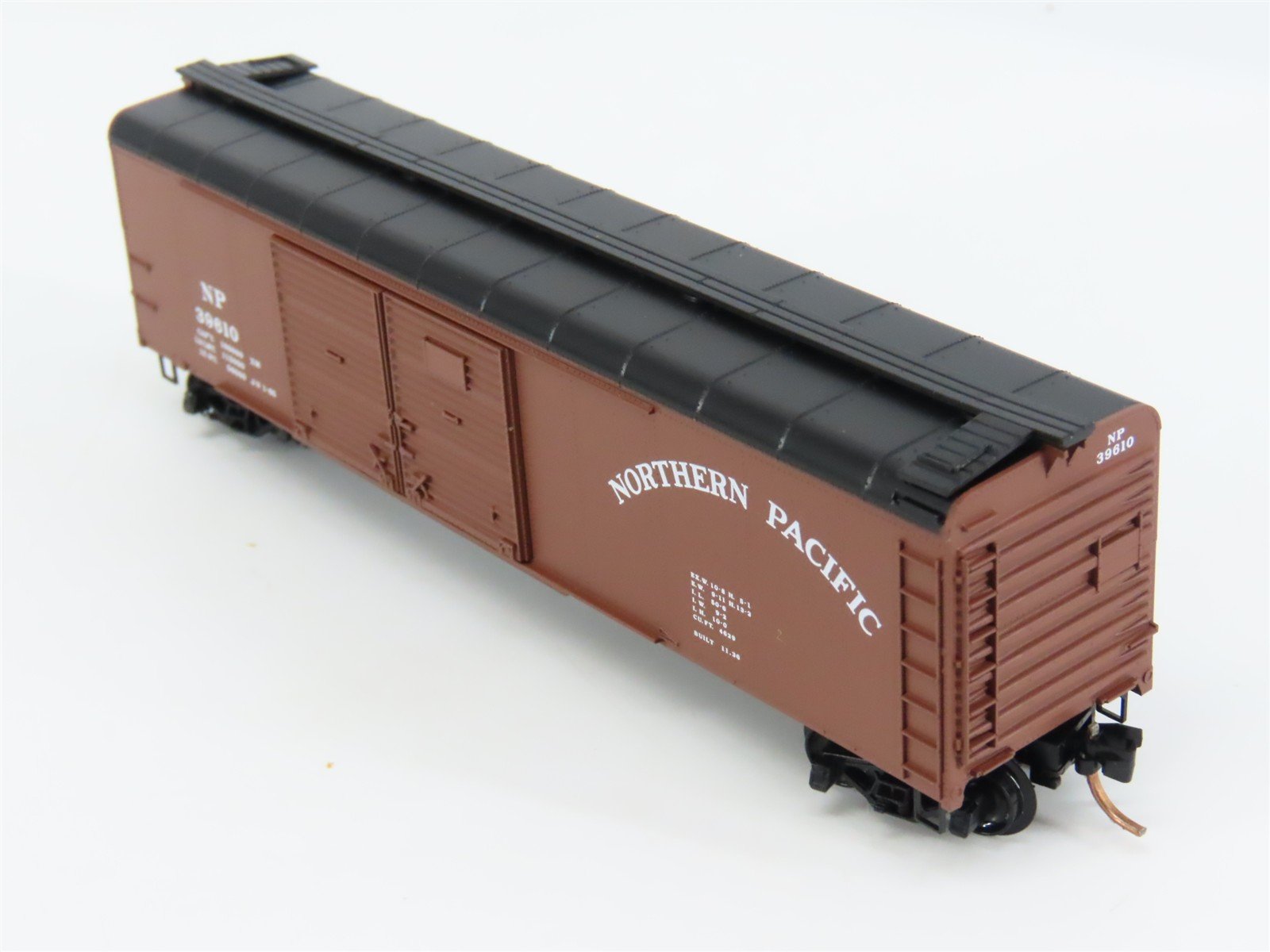 N Scale Micro-Trains 79020 NP Northern Pacific 50' Box Car 39610 RTR