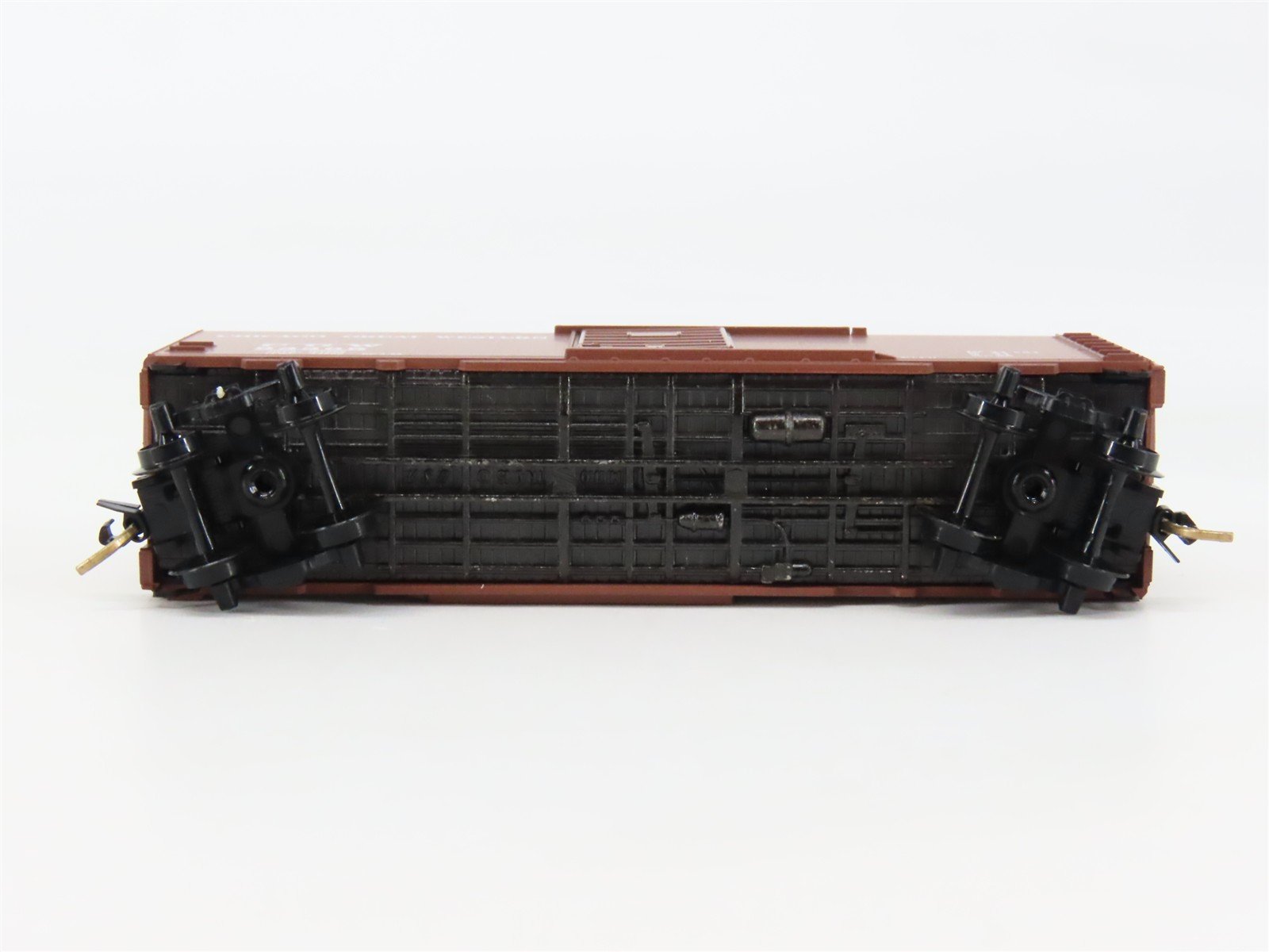 N Scale Micro-Trains 20466 CGW Chicago Great Western 40' Box Car 93365 RTR