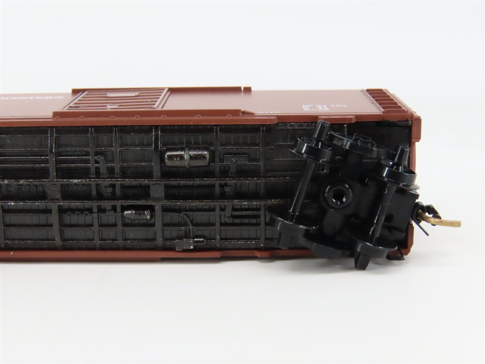 N Scale Micro-Trains 20466 CGW Chicago Great Western 40' Box Car 93365 RTR