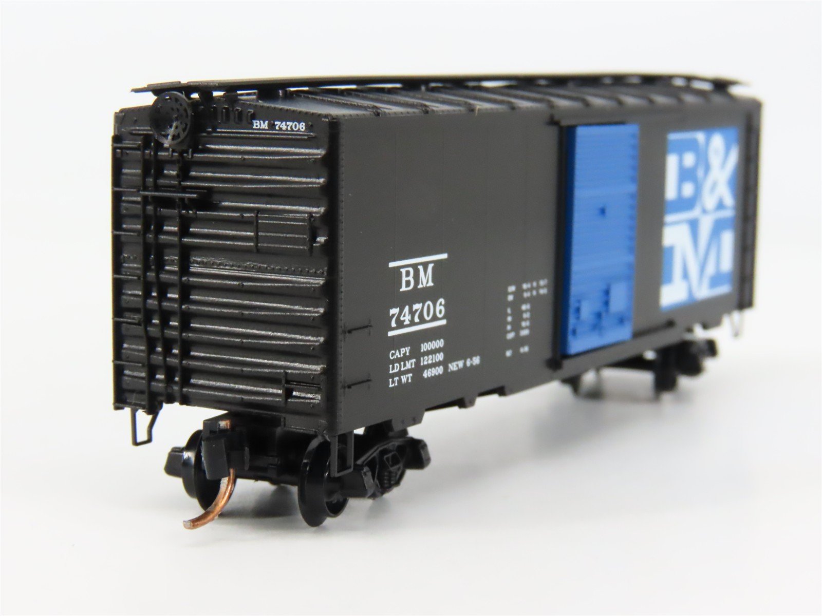 N Scale Micro-Trains 20400 BM Boston & Maine 40' Box Car 74706 RTR