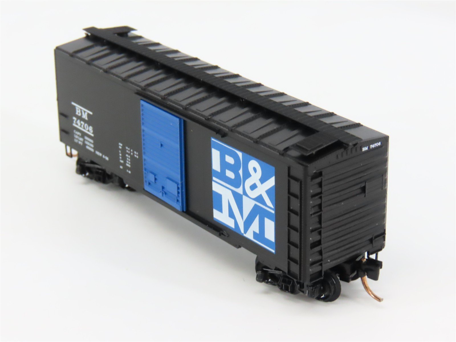N Scale Micro-Trains 20400 BM Boston & Maine 40' Box Car 74706 RTR