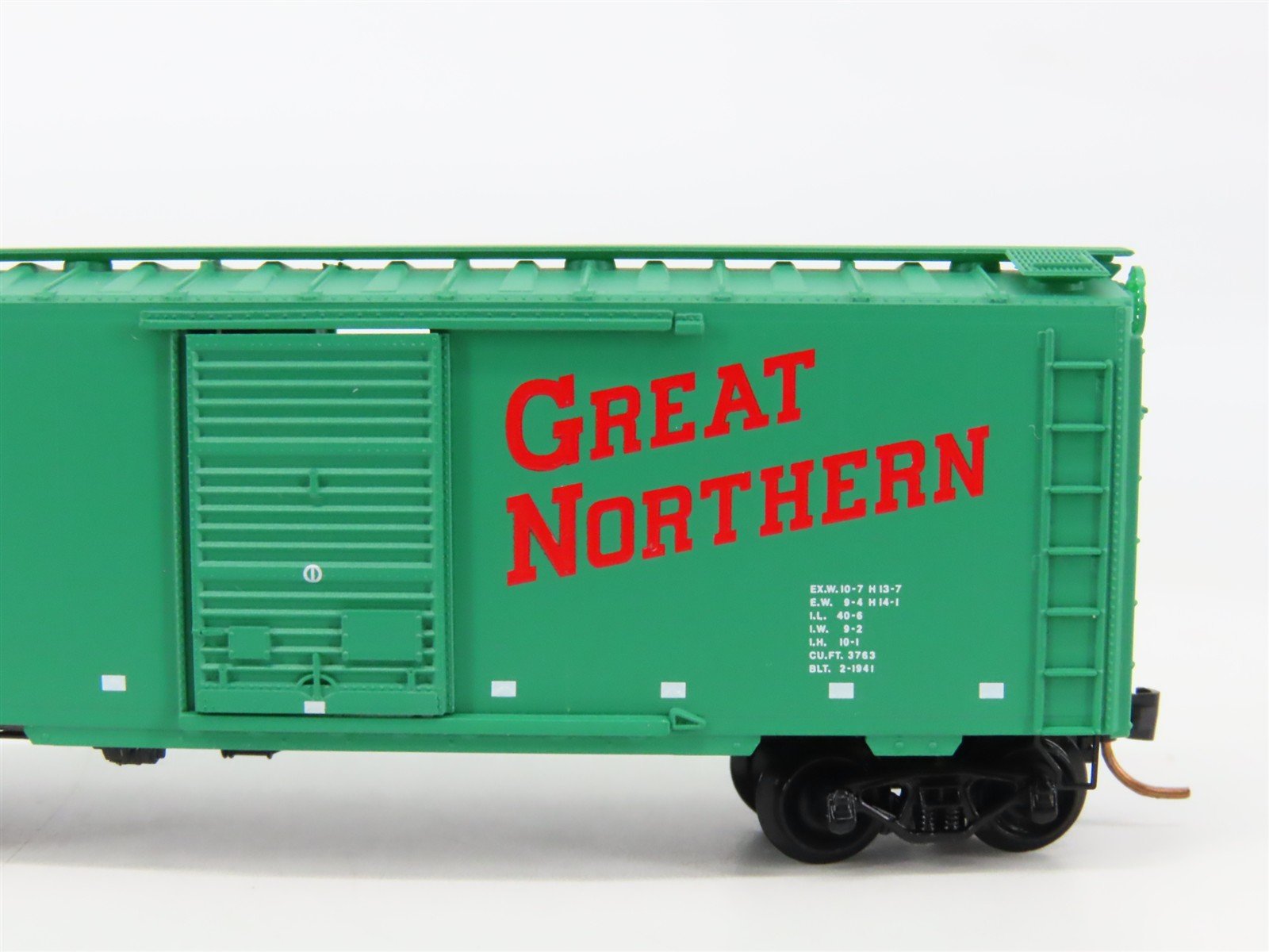 N Scale Micro-Trains 20420 GN Great Northern 40' Box Car 27163 RTR
