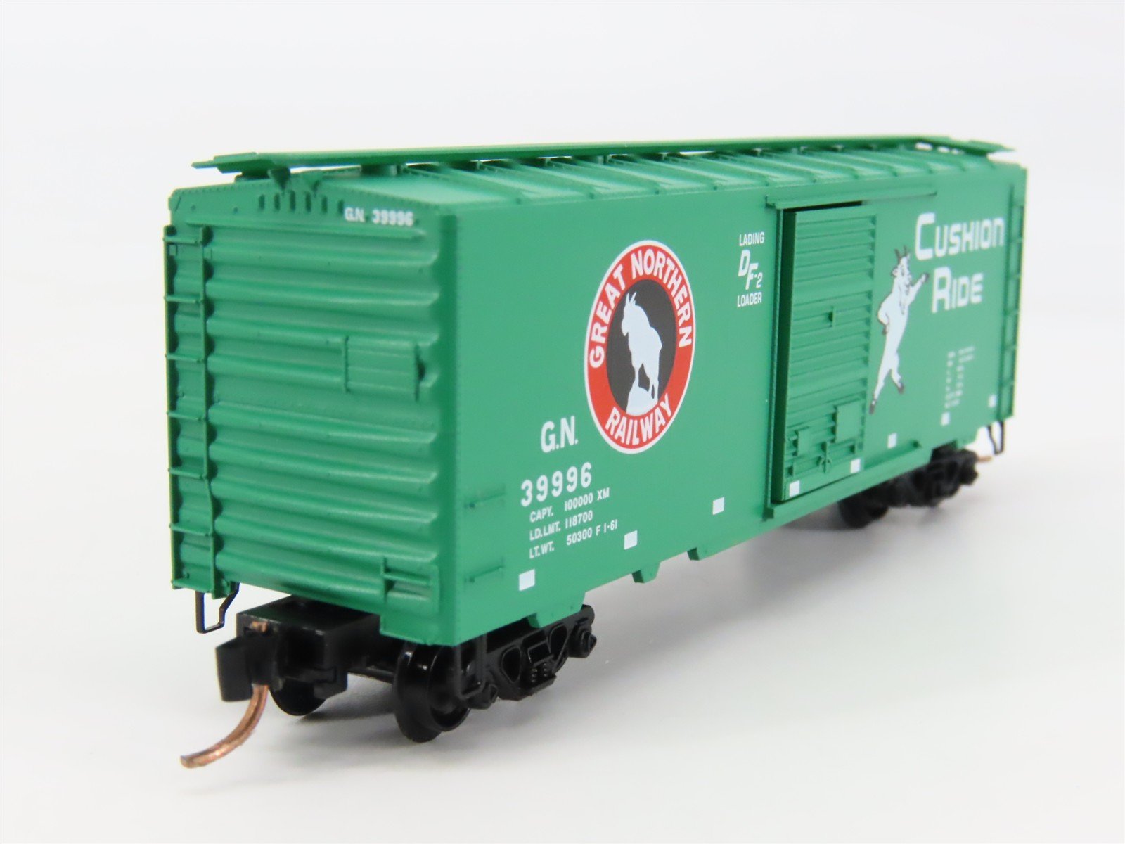 N Scale Micro-Trains 20680 GN Great Northern 40' Box Car 39996 RTR