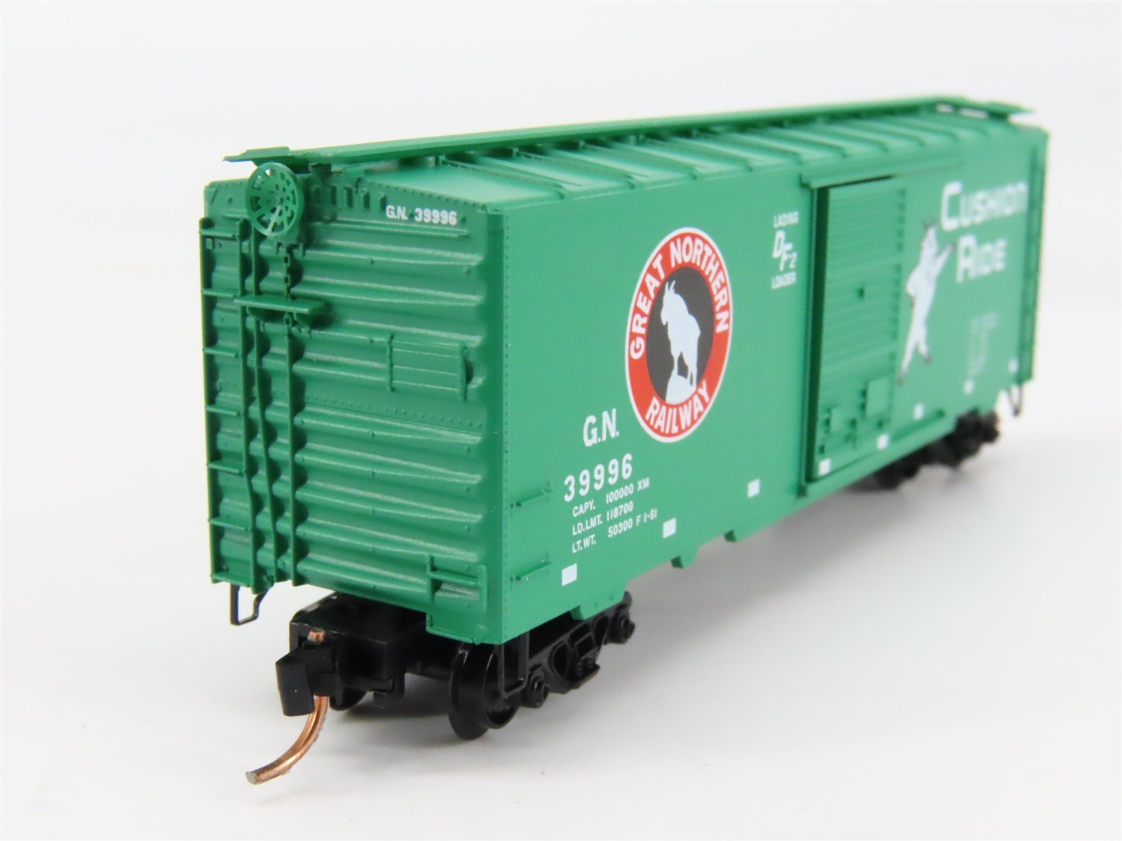 N Scale Micro-Trains 20680 GN Great Northern 40' Box Car 39996 RTR
