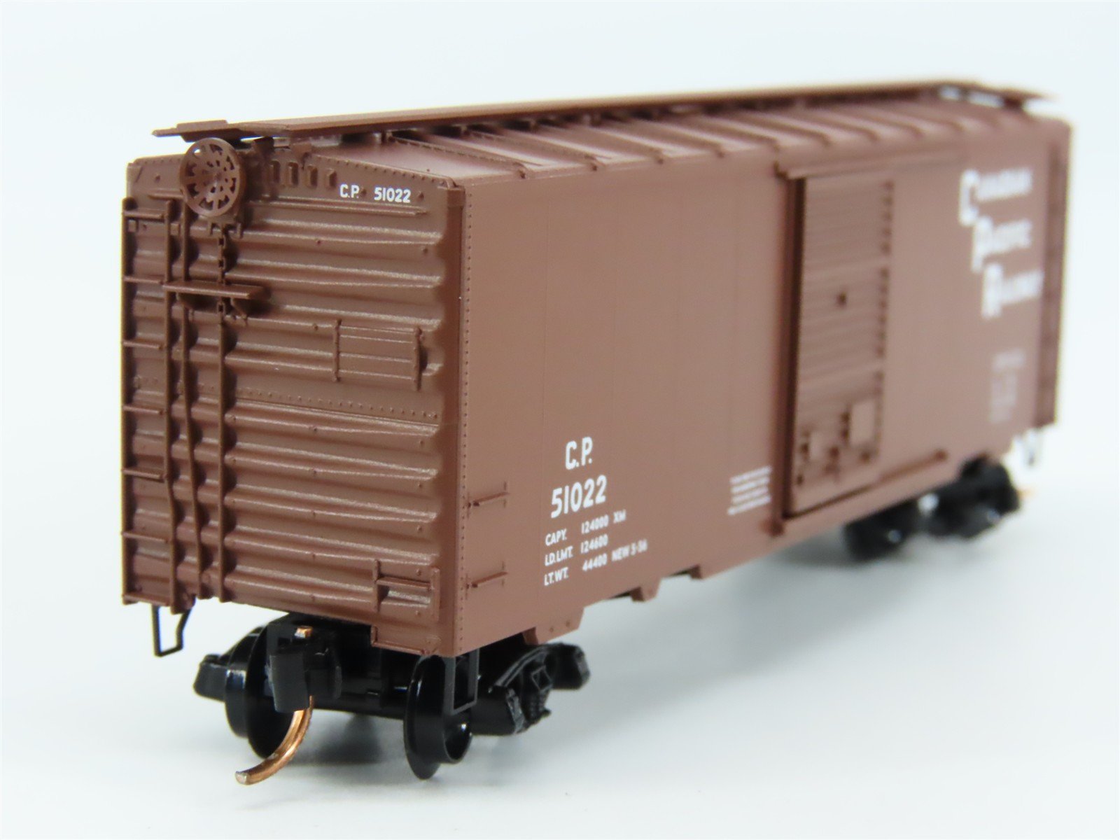 N Scale Micro-Trains 20436 CP Canadian Pacific 40' Box Car 51022 RTR