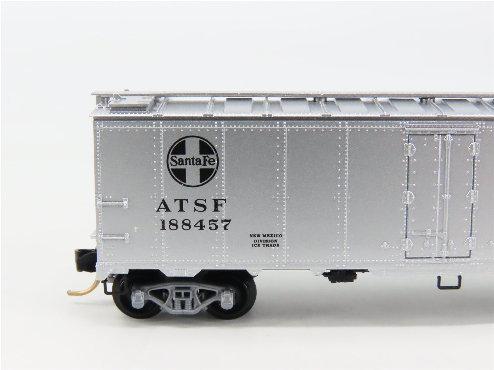 N Scale Micro-Trains 59030 ATSF Santa Fe 40' Ice Reefer 188457 RTR