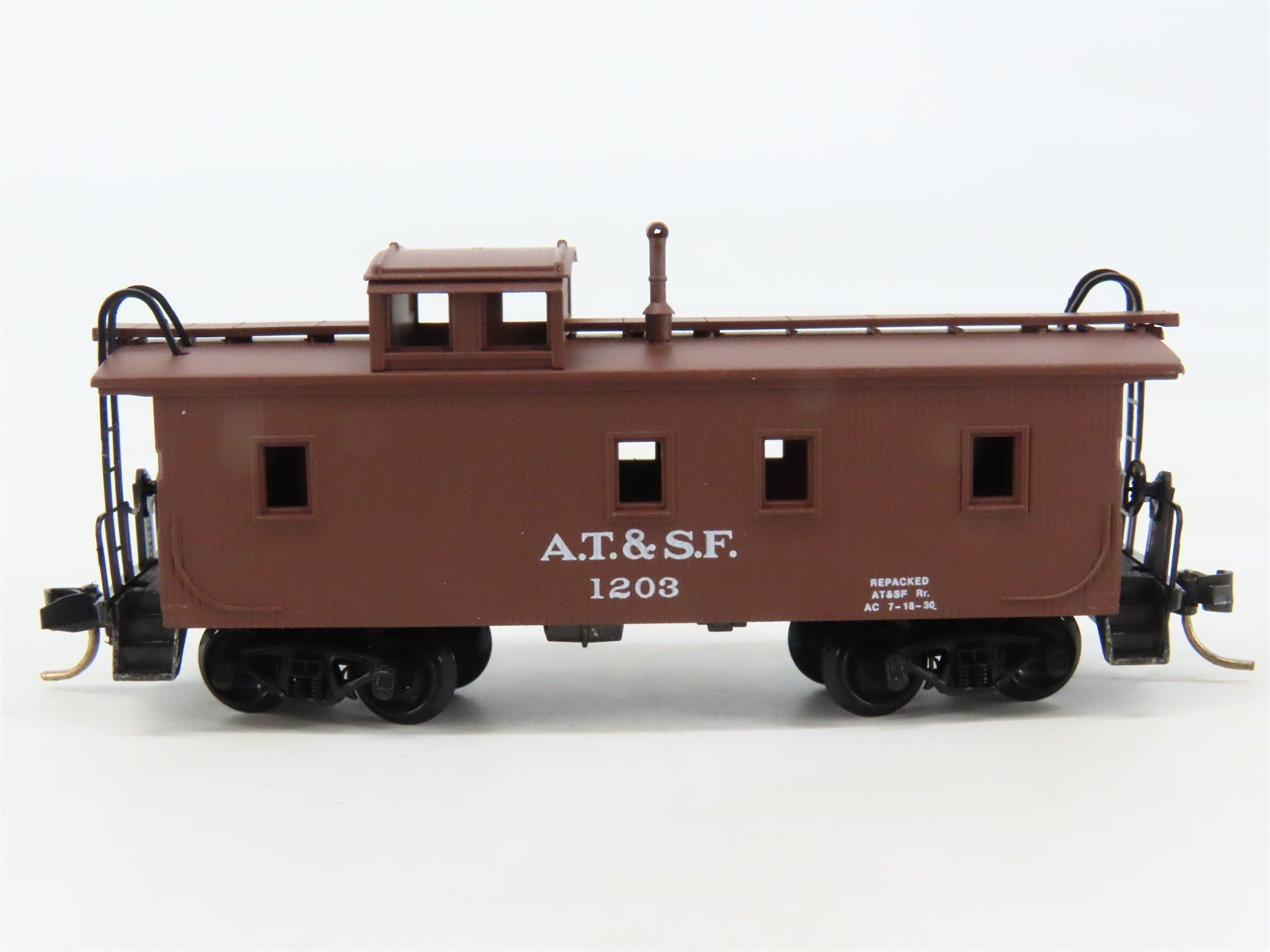 N Scale Micro-Trains 51100 ATSF Santa Fe 34' Wood-Sheathed Caboose 1203 RTR