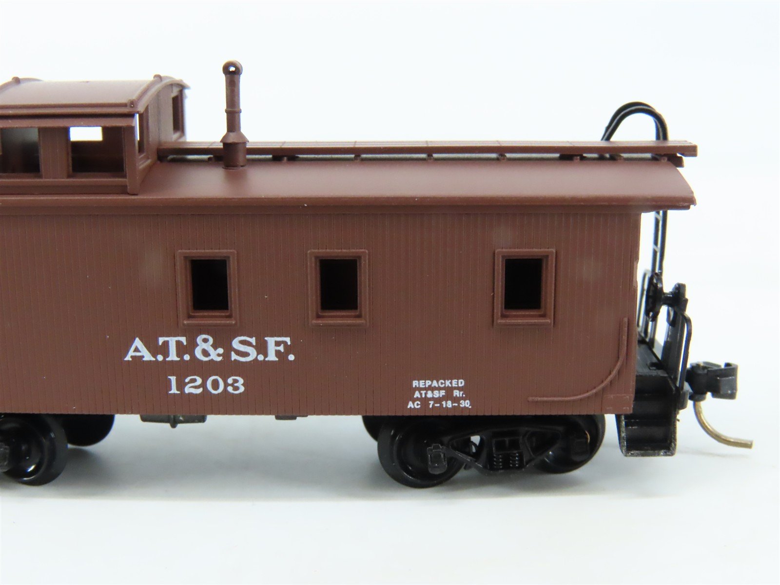 N Scale Micro-Trains 51100 ATSF Santa Fe 34' Wood-Sheathed Caboose 1203 RTR
