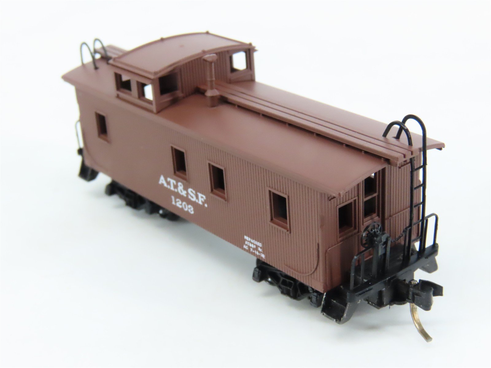 N Scale Micro-Trains 51100 ATSF Santa Fe 34' Wood-Sheathed Caboose 1203 RTR