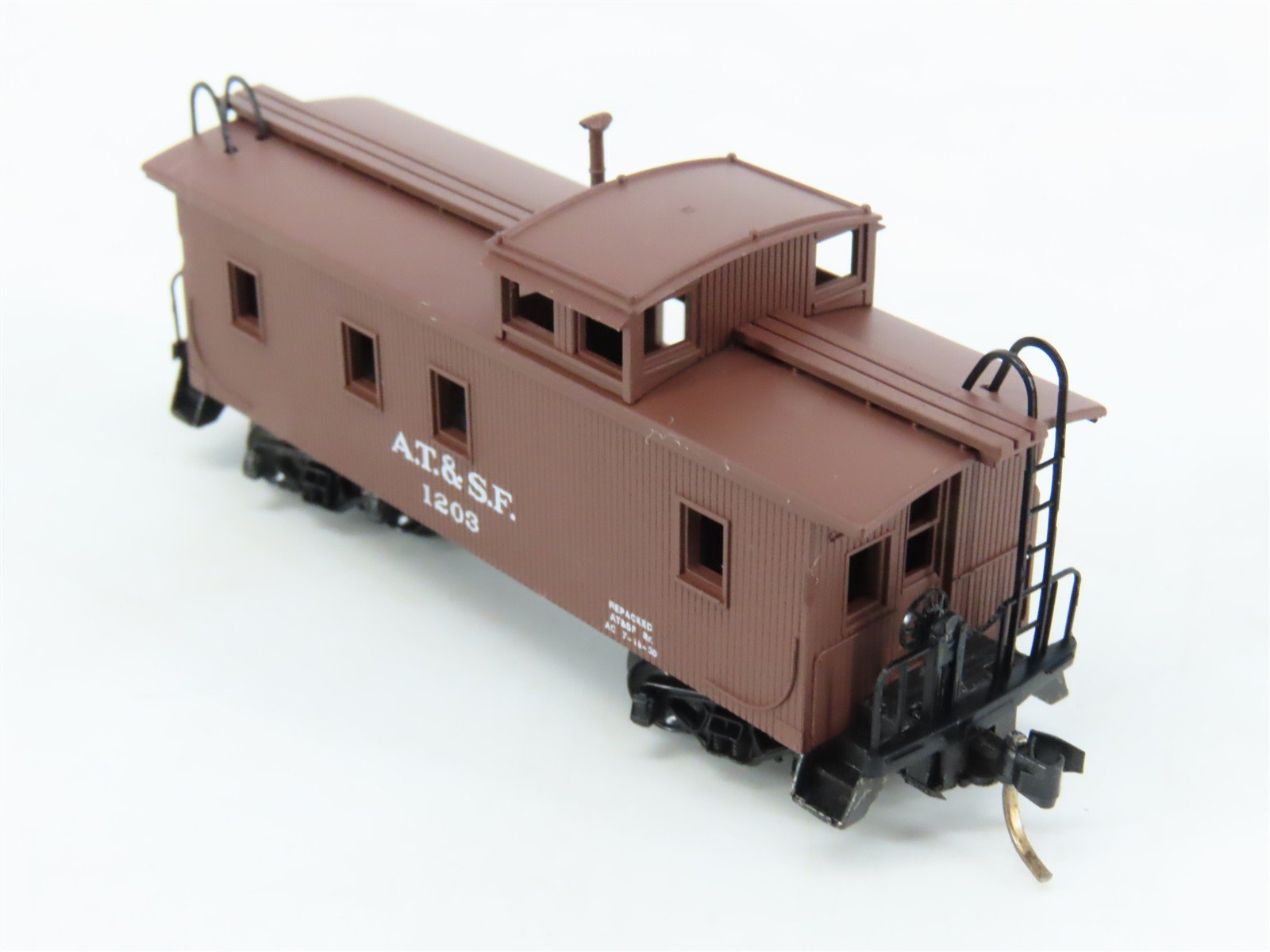 N Scale Micro-Trains 51100 ATSF Santa Fe 34' Wood-Sheathed Caboose 1203 RTR