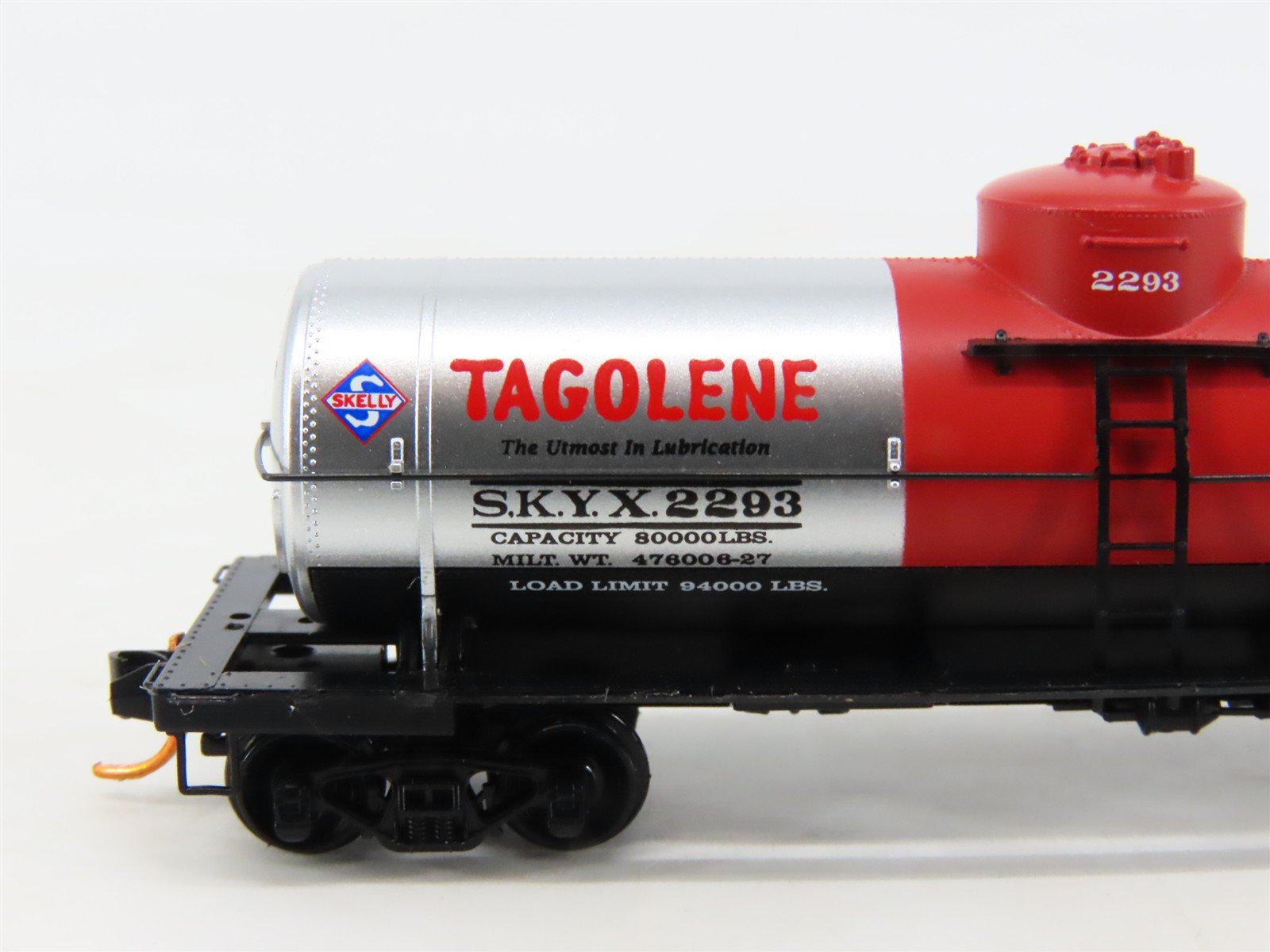 N Scale Micro-Trains 06500780 SKYX Skelly Oil Co. 39' Single Dome Tank Car RTR