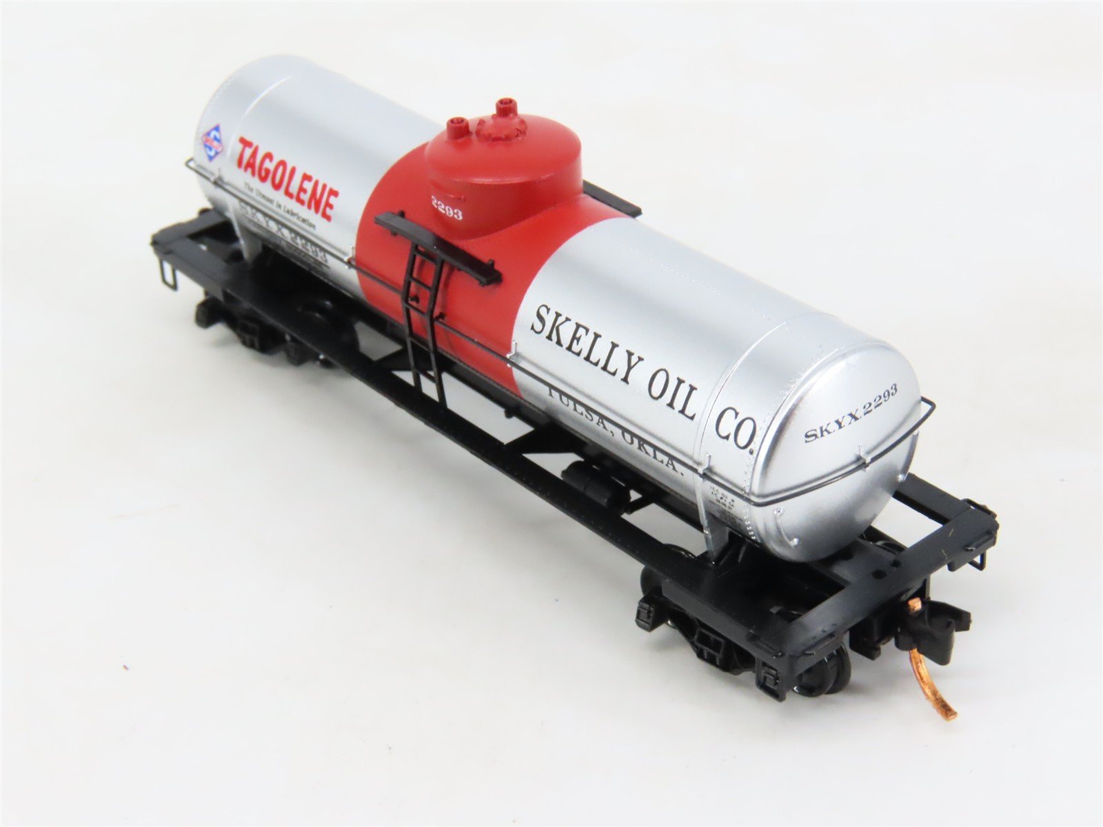 N Scale Micro-Trains 06500780 SKYX Skelly Oil Co. 39' Single Dome Tank Car RTR