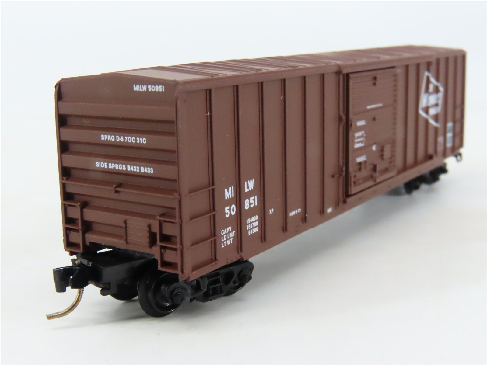N Scale Micro-Trains 25310 MILW Milwaukee Road 50' Box Car 50851 RTR