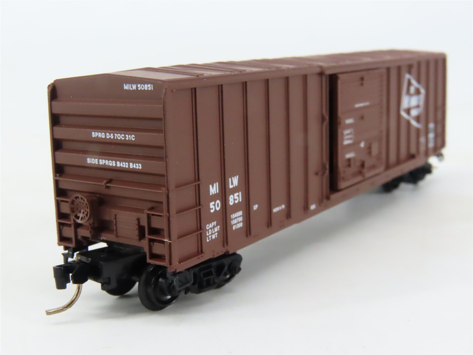 N Scale Micro-Trains 25310 MILW Milwaukee Road 50' Box Car 50851 RTR
