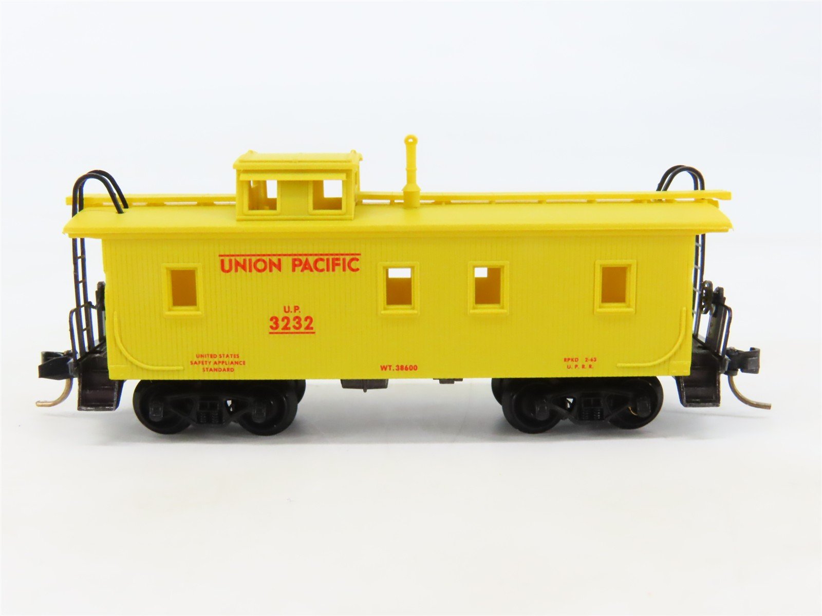 N Scale Micro-Trains 50100 UP Union Pacific 34' Wood-Sheathed Caboose 3232 RTR