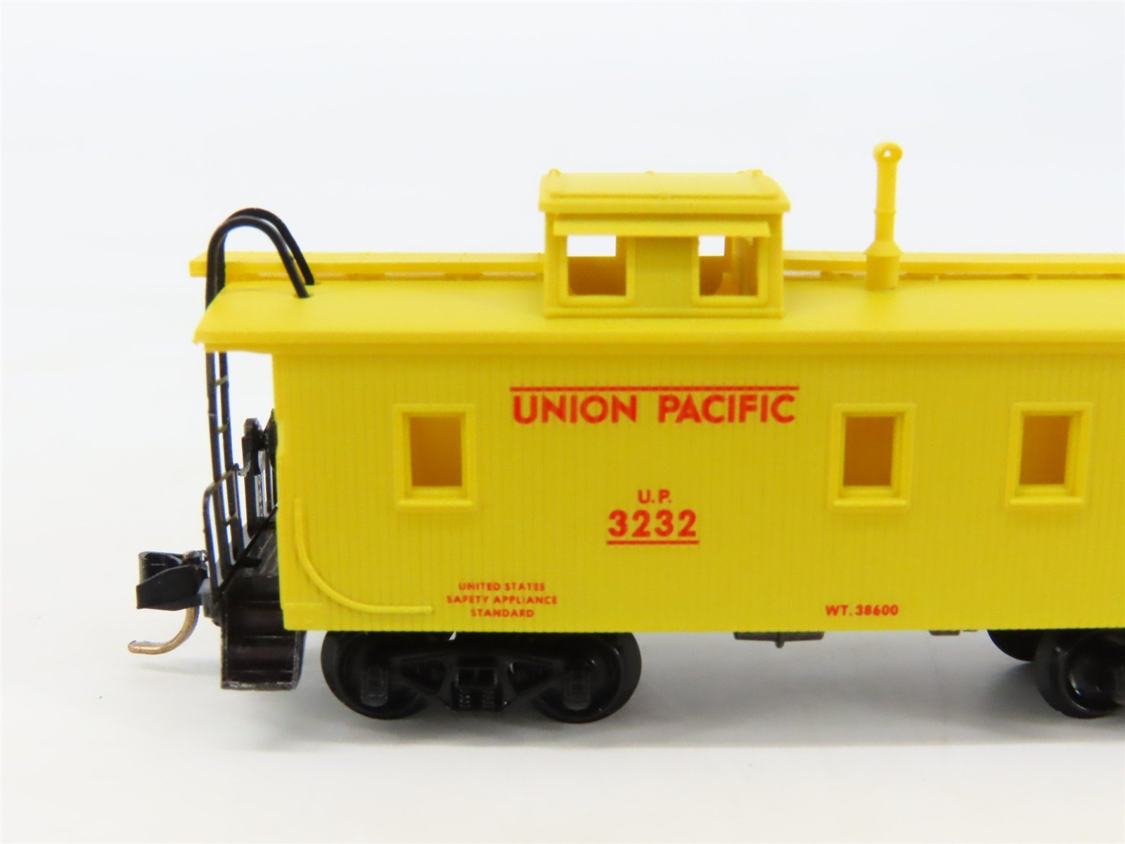 N Scale Micro-Trains 50100 UP Union Pacific 34' Wood-Sheathed Caboose 3232 RTR