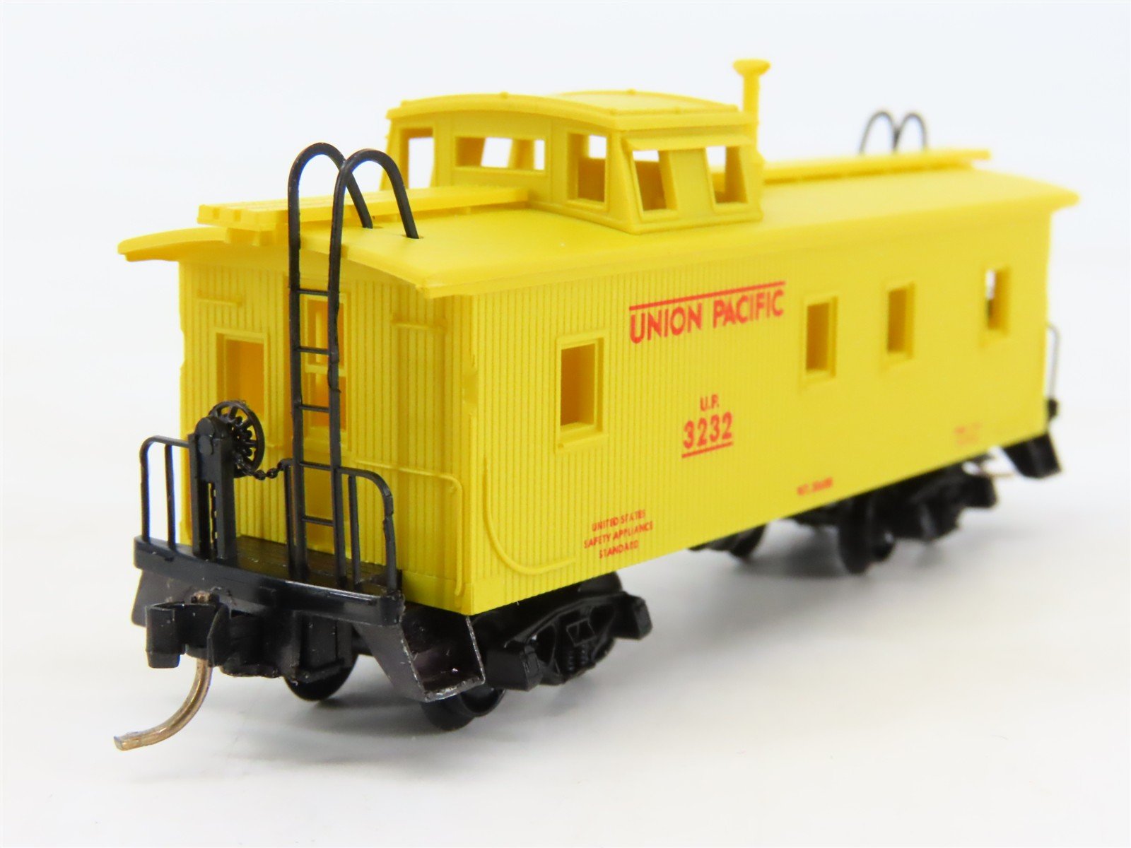 N Scale Micro-Trains 50100 UP Union Pacific 34' Wood-Sheathed Caboose 3232 RTR