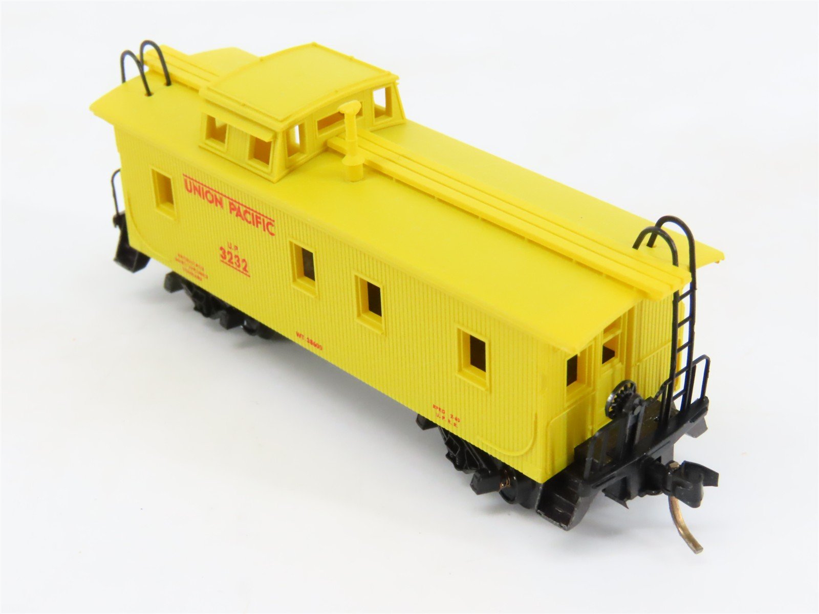 N Scale Micro-Trains 50100 UP Union Pacific 34' Wood-Sheathed Caboose 3232 RTR