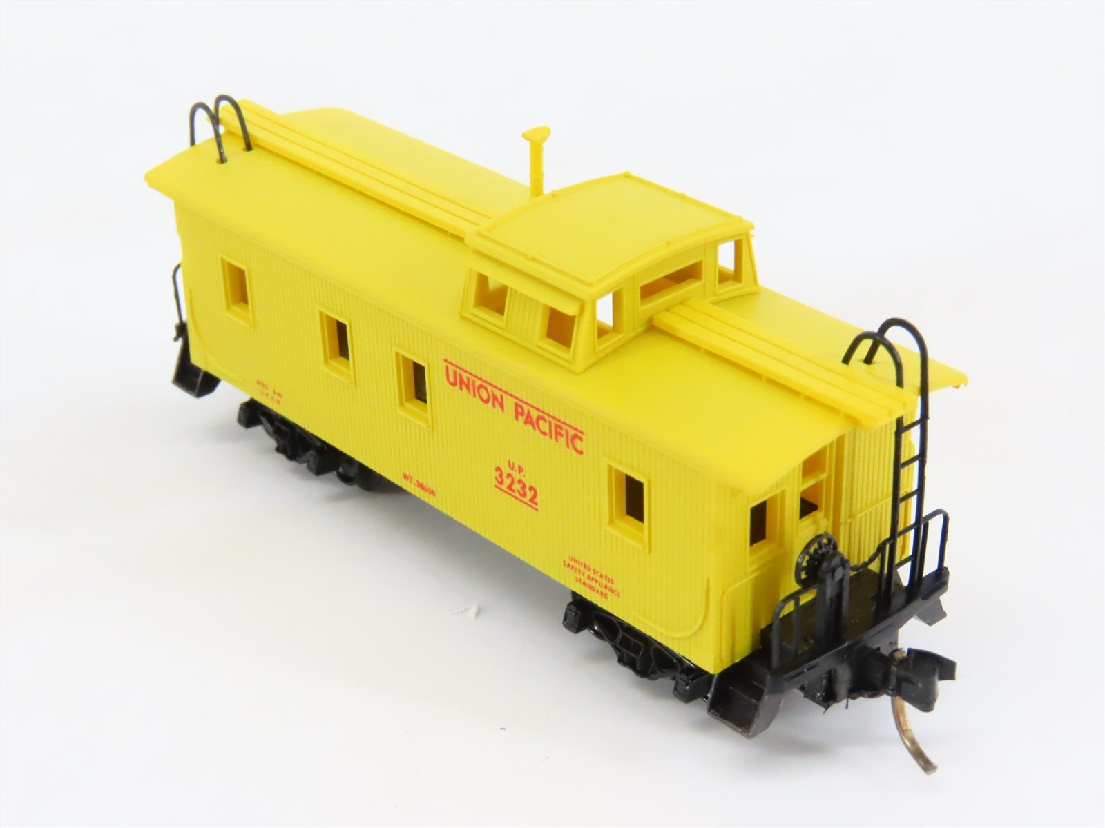 N Scale Micro-Trains 50100 UP Union Pacific 34' Wood-Sheathed Caboose 3232 RTR