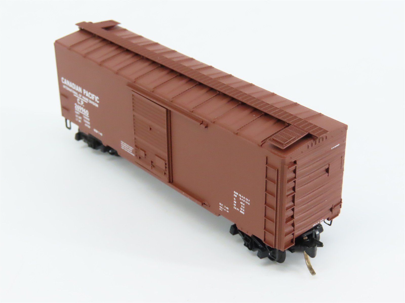 N Scale Micro-Trains 20136 CP Canadian Pacific 40' Box Car 269960 RTR