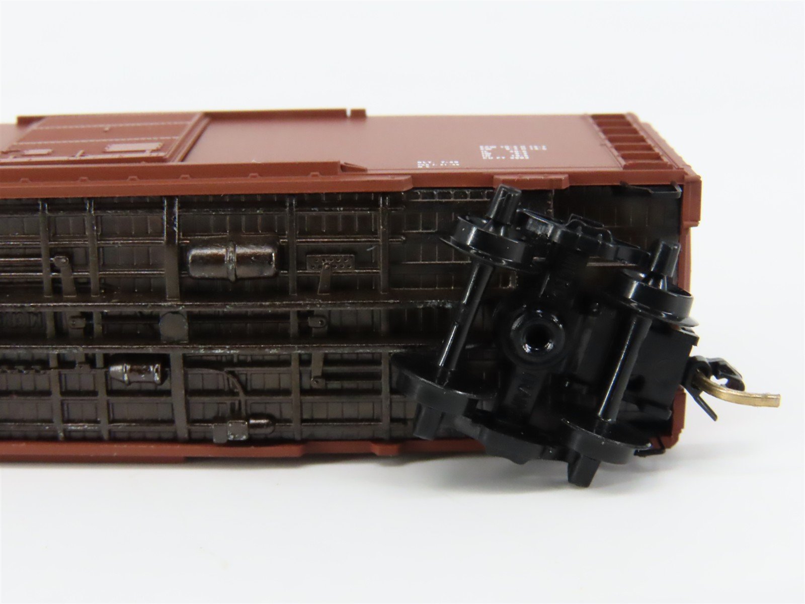 N Scale Micro-Trains 20136 CP Canadian Pacific 40' Box Car 269960 RTR