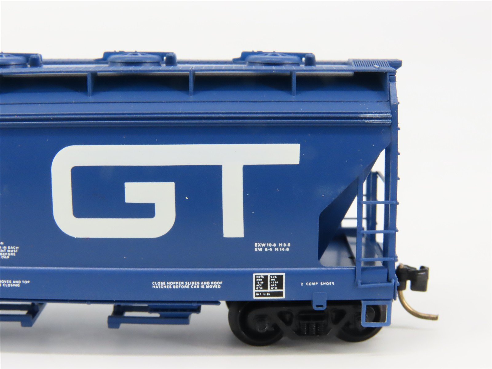 N Scale Micro-Trains 92010 GTW Grand Trunk Western 2-Bay Covered Hopper RTR