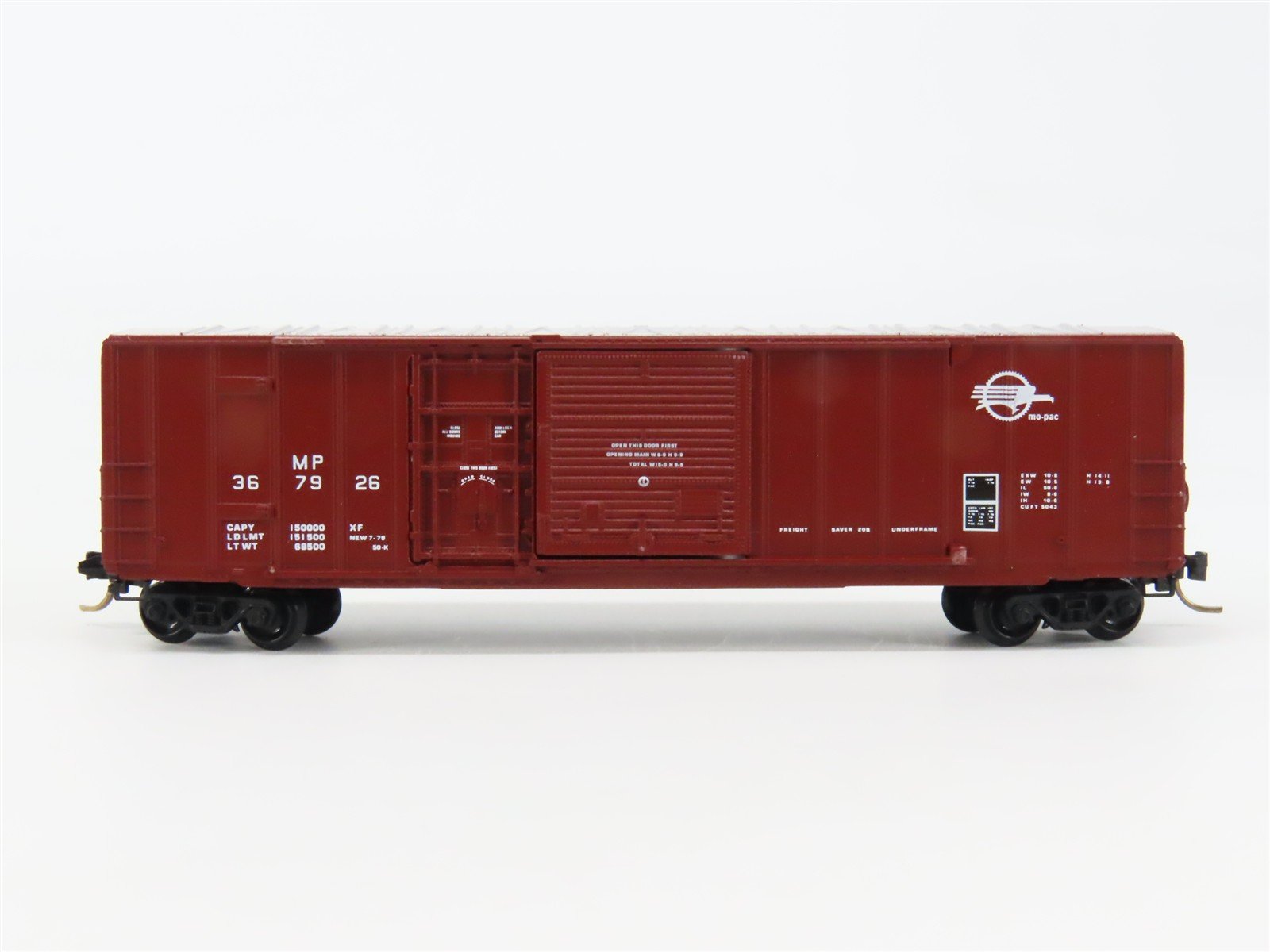 N Scale Micro-Trains 26040 MP Missouri Pacific 50' Box Car 367926 RTR