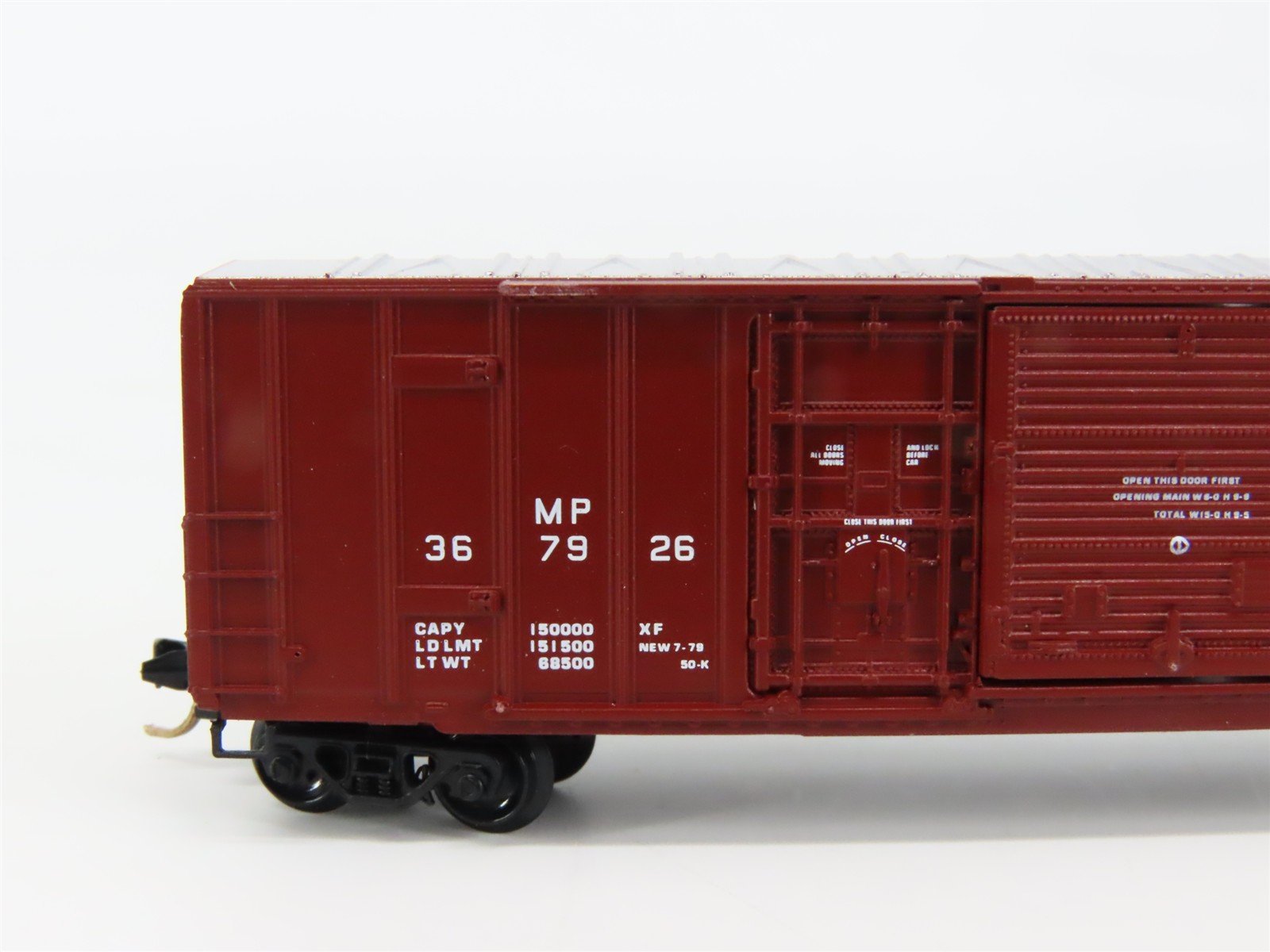 N Scale Micro-Trains 26040 MP Missouri Pacific 50' Box Car 367926 RTR
