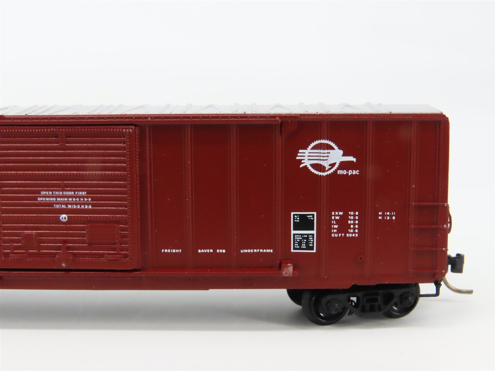 N Scale Micro-Trains 26040 MP Missouri Pacific 50' Box Car 367926 RTR