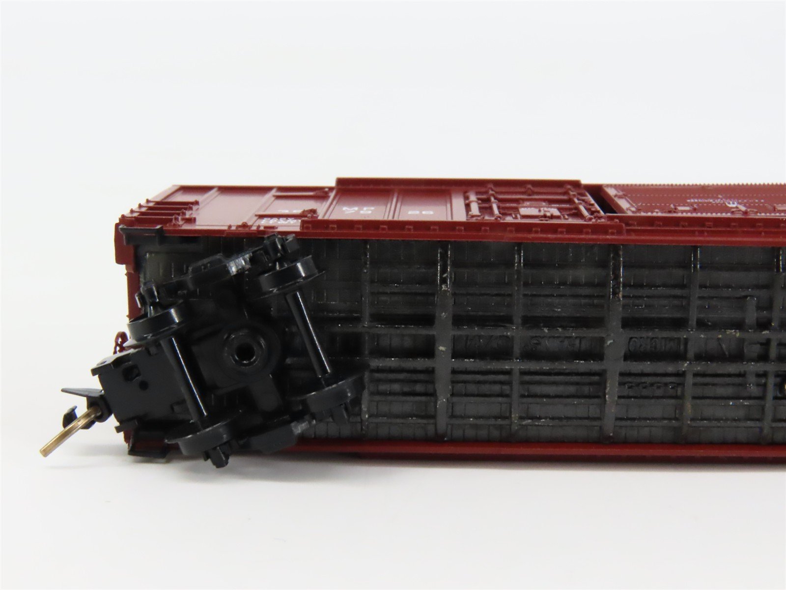 N Scale Micro-Trains 26040 MP Missouri Pacific 50' Box Car 367926 RTR