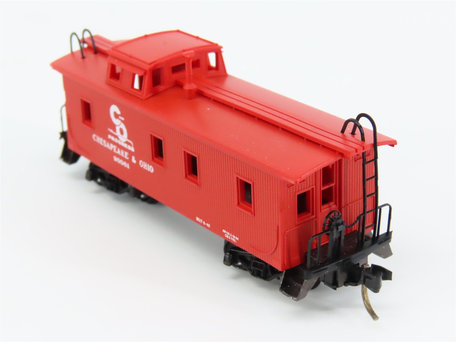 N Scale Micro-Trains 50190 C&O Chesapeake & Ohio 34' Wood Sheathed Caboose RTR