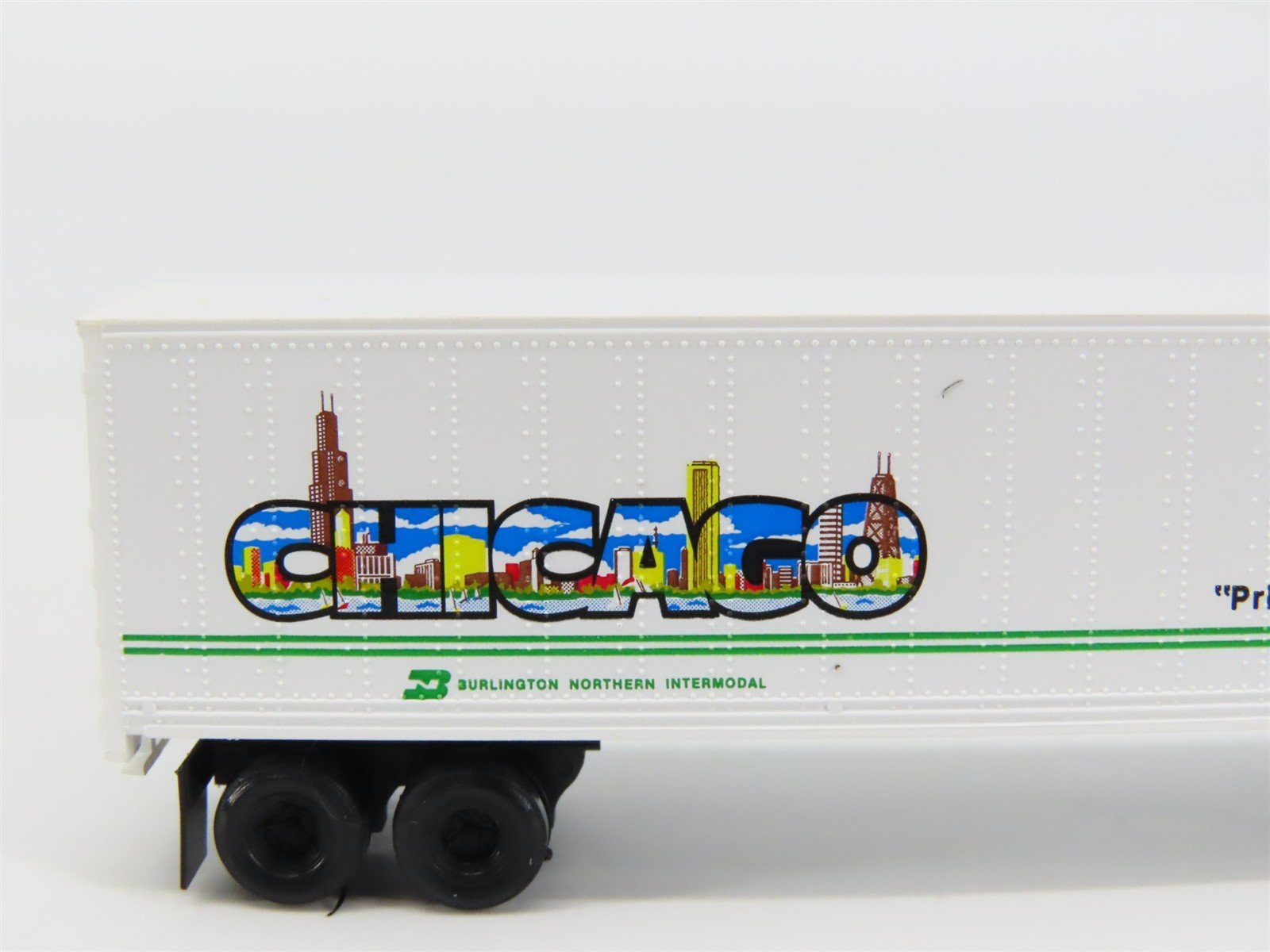 N Scale Micro-Trains 67080 BN Burlington Northern 45' 45' Van Trailer 237819 RTR