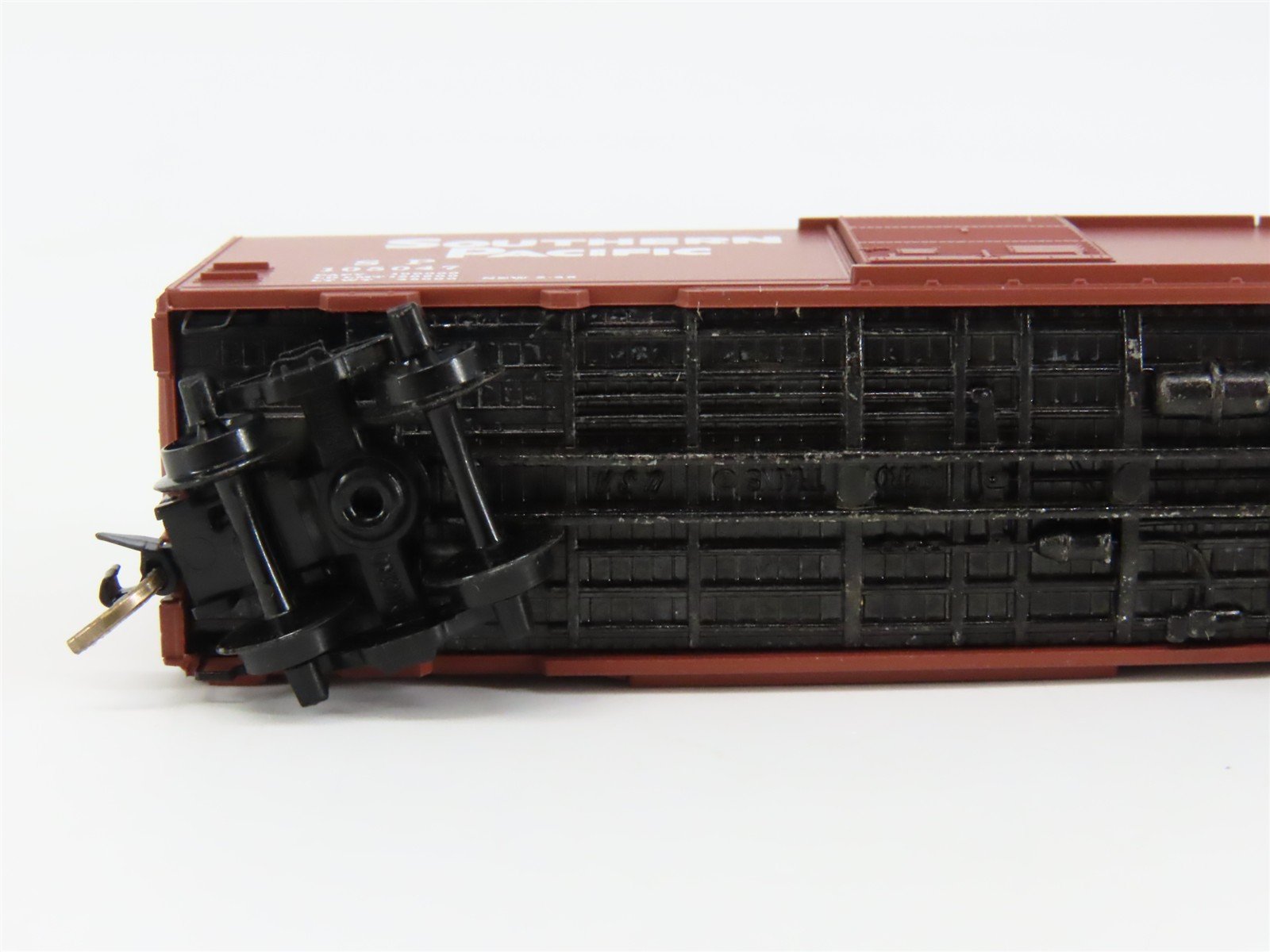 N Scale Micro-Trains 20080 SP Southern Pacific 40' Box Car 105047 RTR
