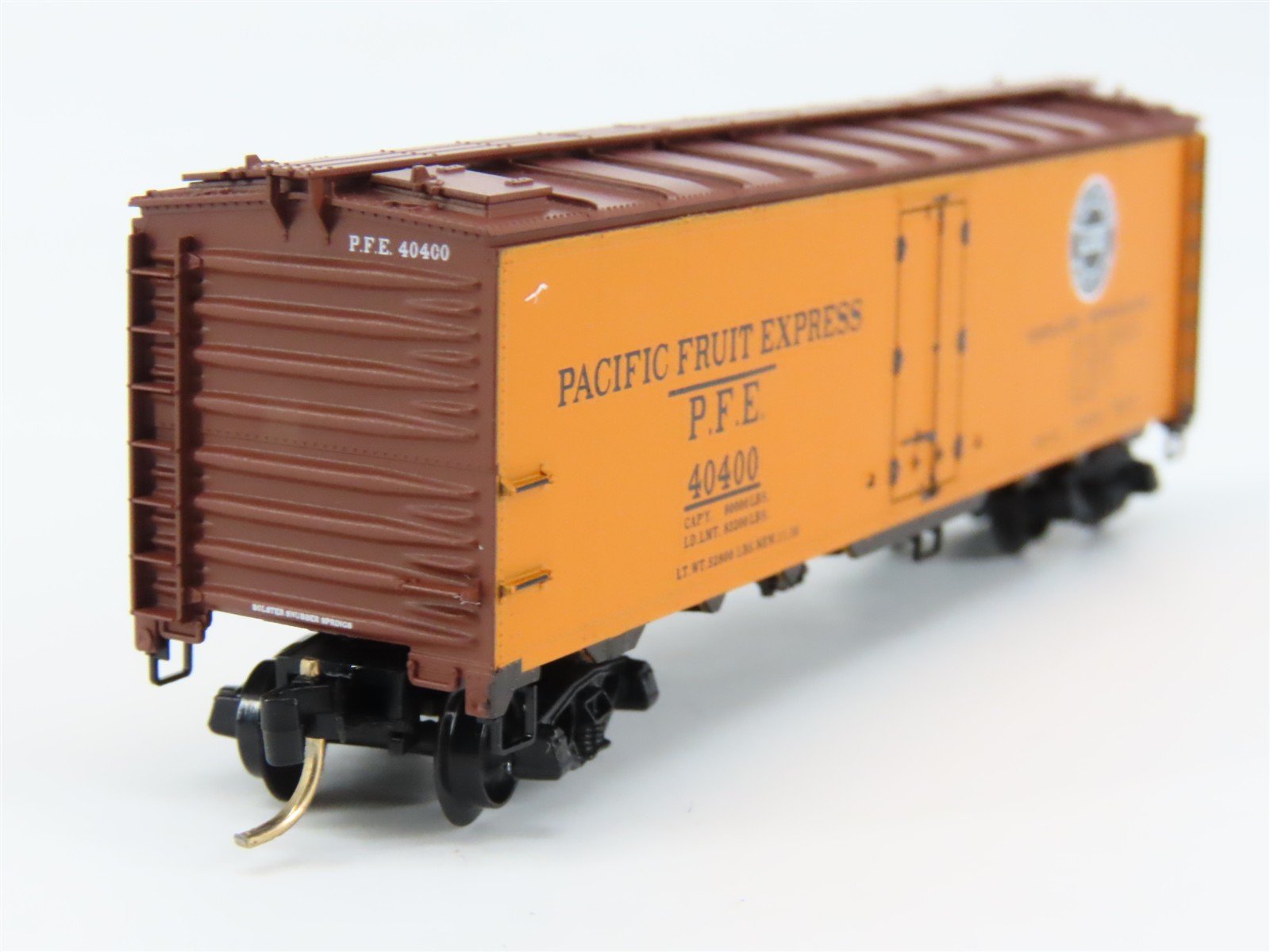 N Scale Micro-Trains 59010 PFE Pacific Fruit Express 40' Ice Reefer 40400 RTR