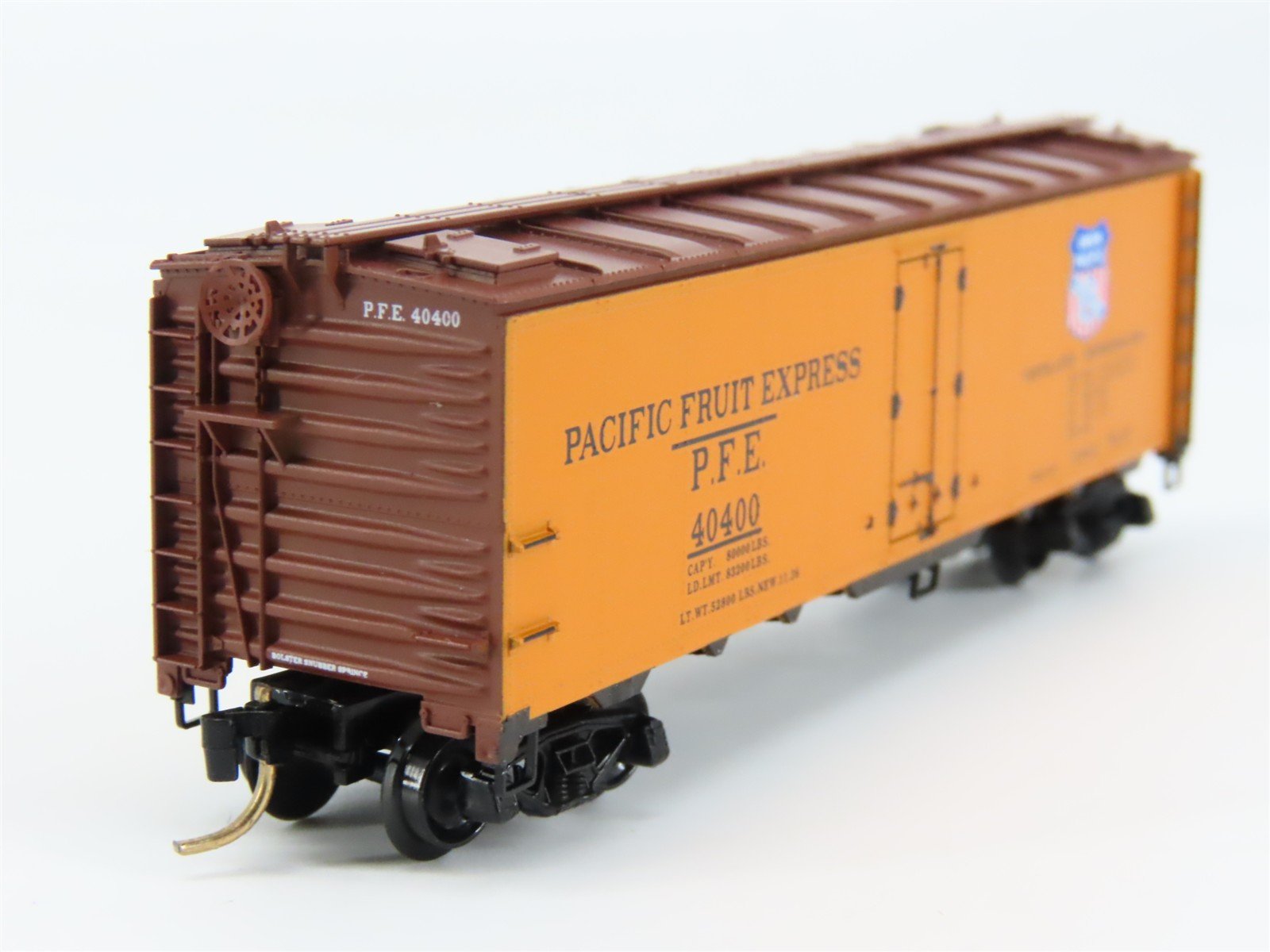 N Scale Micro-Trains 59010 PFE Pacific Fruit Express 40' Ice Reefer 40400 RTR