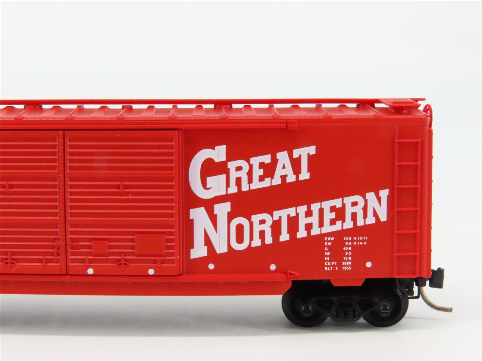 N Scale Micro-Trains 23200 GN Great Northern 40' Double Door Box Car 3249 RTR
