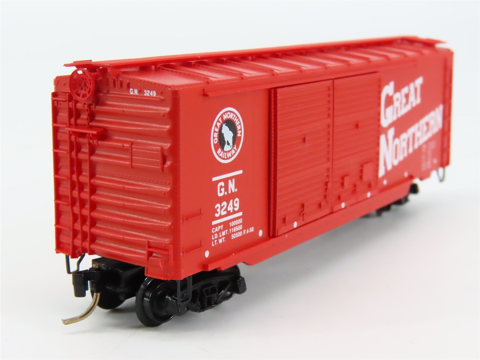 N Scale Micro-Trains 23200 GN Great Northern 40' Double Door Box Car 3249 RTR