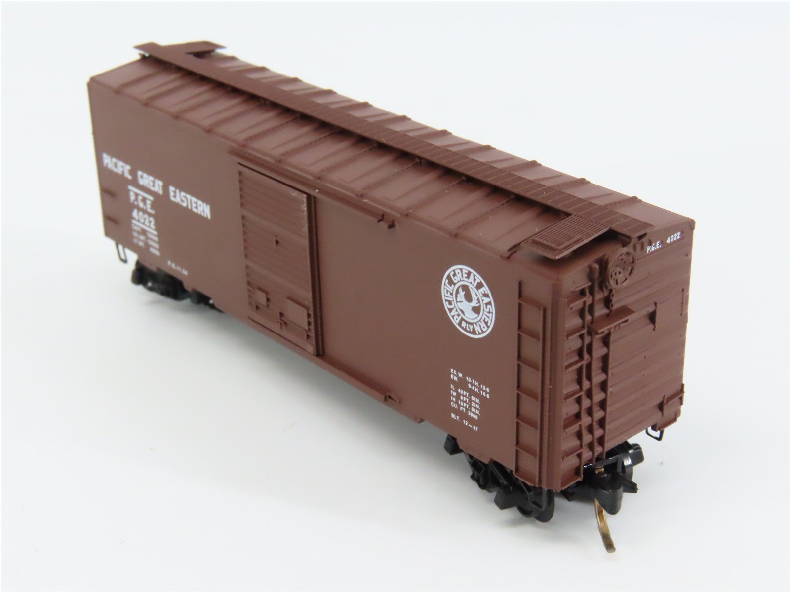 N Scale Micro-Trains 20970 PGE Pacific Great Eastern 40' Box Car 4022 RTR