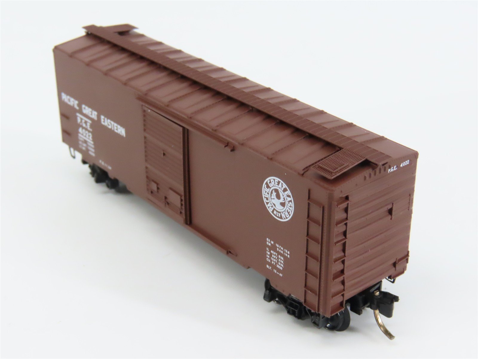 N Scale Micro-Trains 20970 PGE Pacific Great Eastern 40' Box Car 4022 RTR