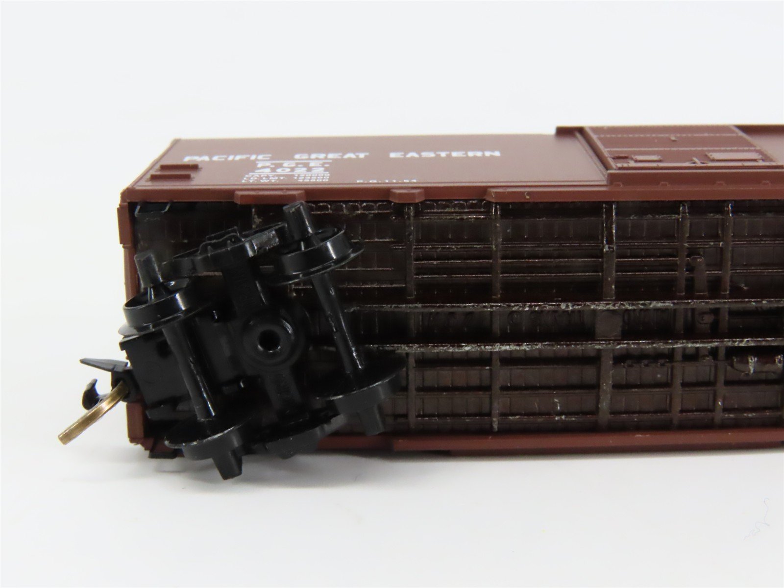 N Scale Micro-Trains 20970 PGE Pacific Great Eastern 40' Box Car 4022 RTR