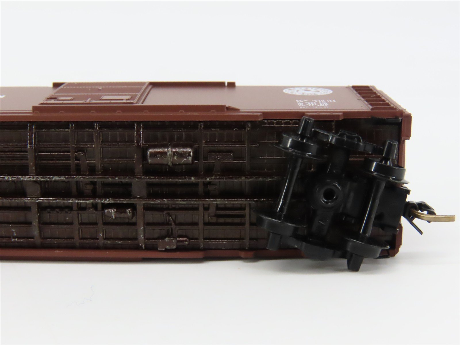 N Scale Micro-Trains 20970 PGE Pacific Great Eastern 40' Box Car 4022 RTR